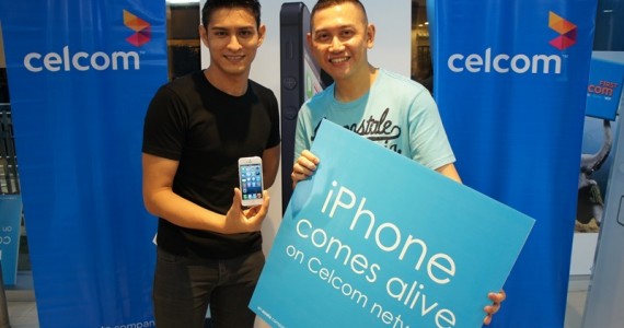 Sights and Scenes From Celcom’s iPhone 5 Midnight Launch at Blue Cube Sunway Pyramid