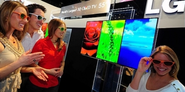 LG 2012CES 55 INCH OLEDTV021