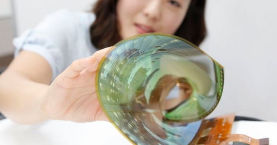 LG Shows off Very Flexible 18” Display, Promises to Make 60” Rollable TV by 2017