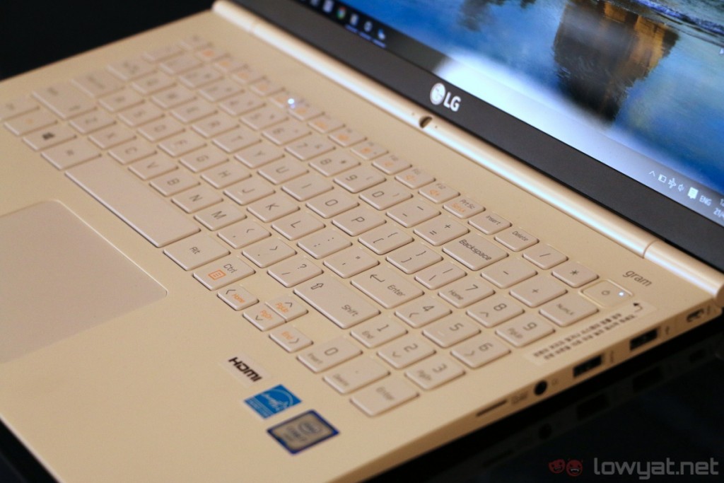 lg-gram-15-hands-on-4