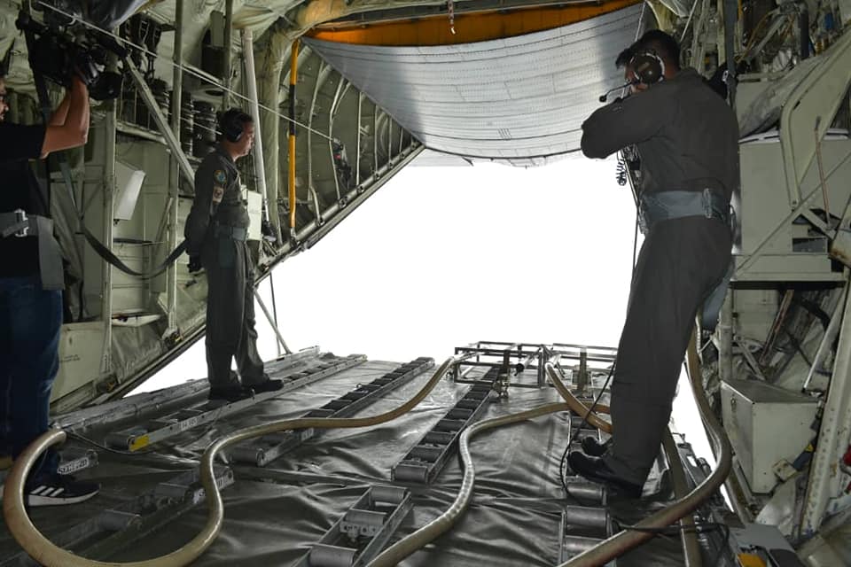 This Is How Malaysian Authorities and Air Force Perform Cloud Seeding To Reduce The Haze - 18