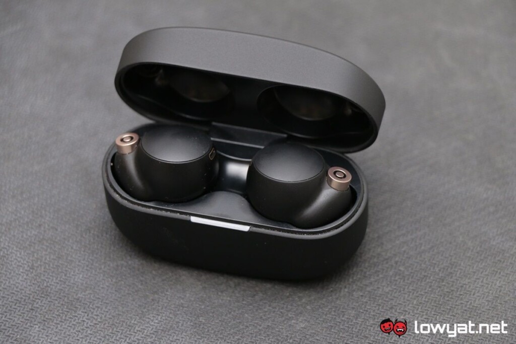 Sony WF 1000XM4 earbuds in casing