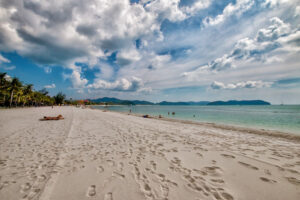 Pantai cenang langkawi tourists