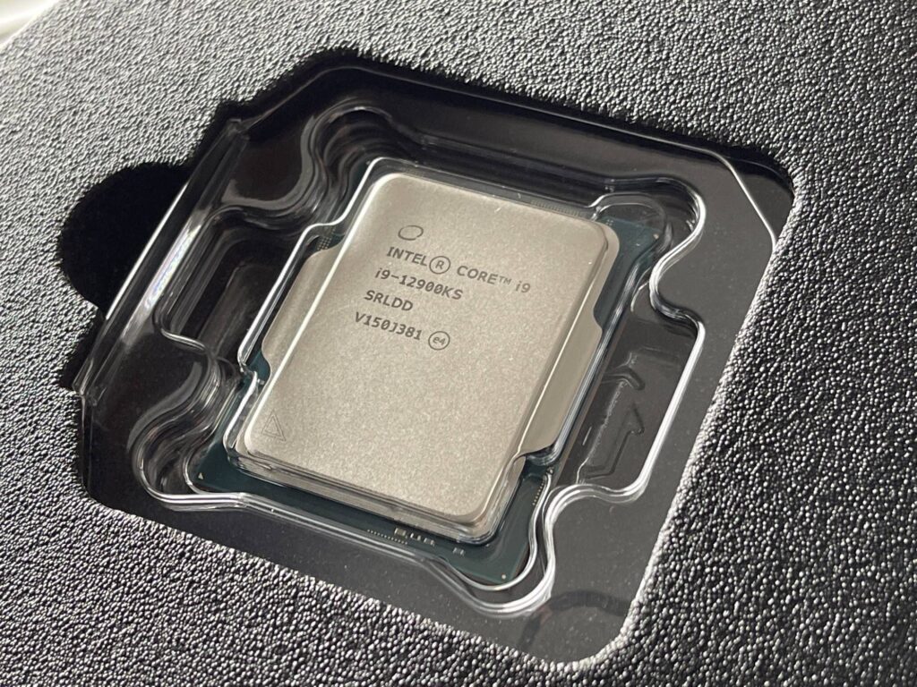 Intel Core i9 12900KS packaging 2