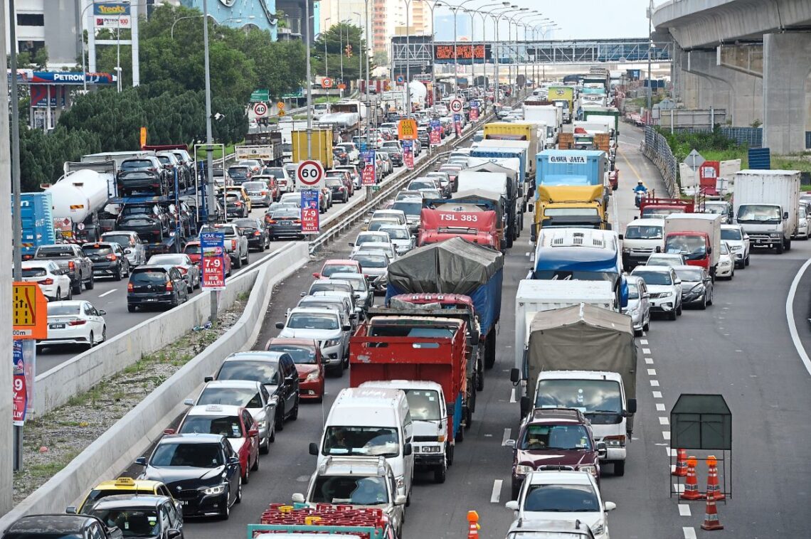 JPJ Starts Enforcing Road Ban For Heavy Vehicles During Peak Hours ...