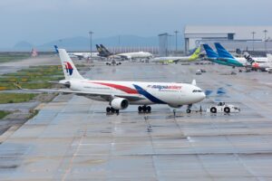 malaysia airlines aircraft airport brisbane kl kuala lumpur flights