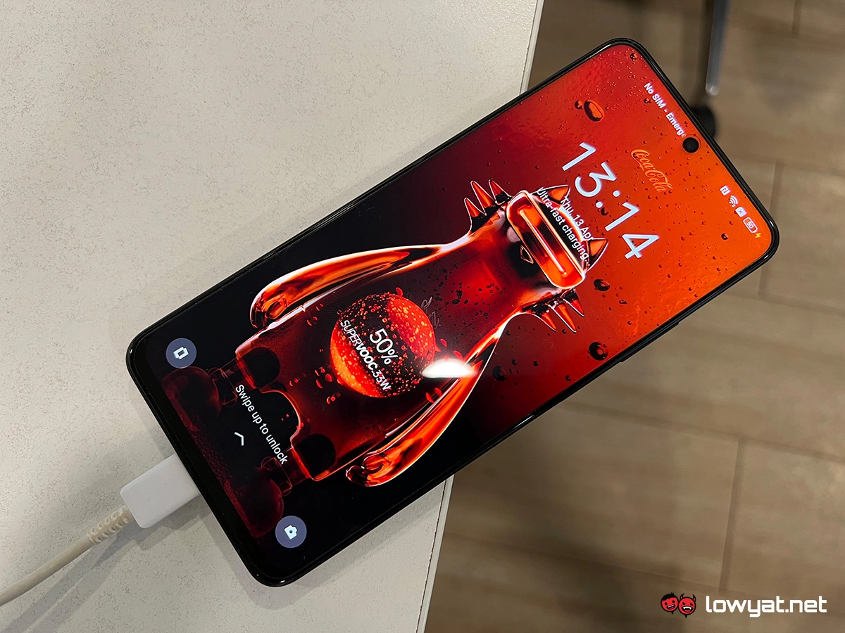 Realme 10 Pro Coca Cola Edition Hands On  Expressing Your Love - 45