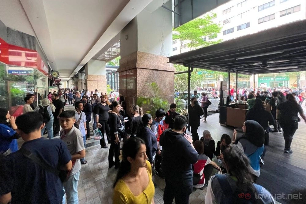 Fire Breaks Out At Mid Valley  Both Malls Closed Until Further Notice  Updated  - 77