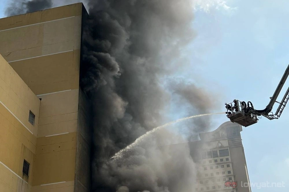 Fire Breaks Out At Mid Valley  Both Malls Closed Until Further Notice  Updated  - 58