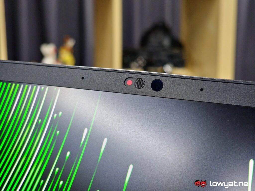 Razer Blade 16 webcam shutter closed