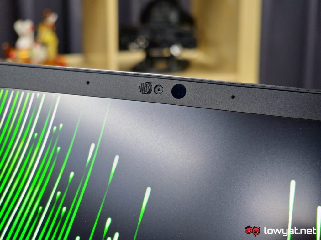 Razer Blade 16 webcam shutter open