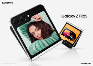 Samsung Galaxy Z Flip5 Unfolding