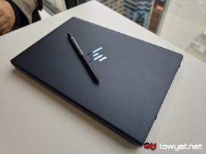 HP Spectre Fold 10