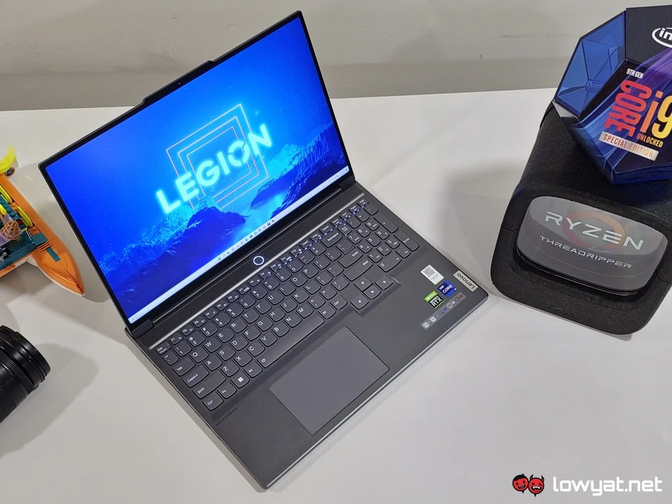 Legion Slim 7i Gen 8 (16″ Intel) Gaming Laptop