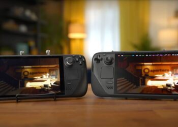 The original Steam Deck (left) and the new OLED model (right). (Image source: LTT.)