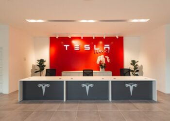 Tesla launch first service centre premium connectivity