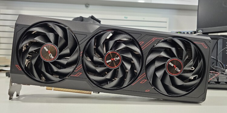 Sapphire Pulse Radeon RX 7900 GRE 1