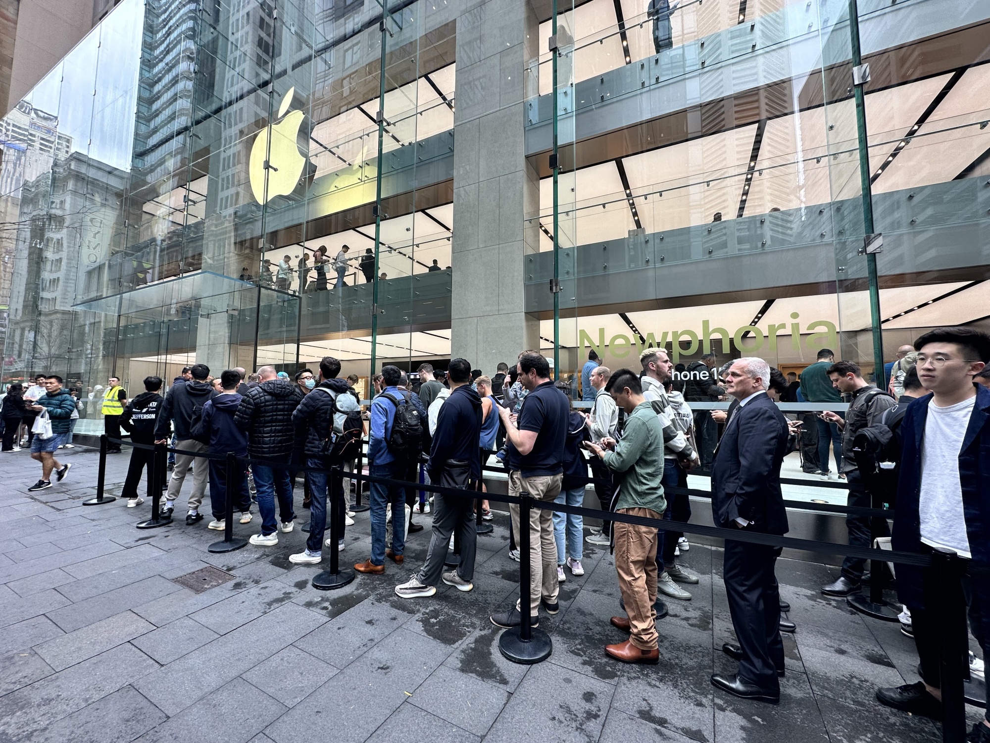 Apple Store TRX first look