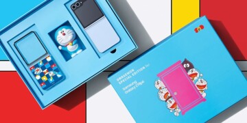 Samsung Galaxy Z Flip6 Doraemon Special Edition box open