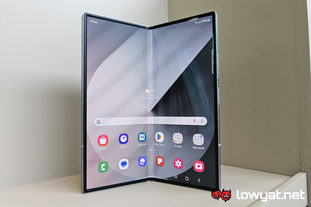 Samsung Galaxy Z Fold6 half folded