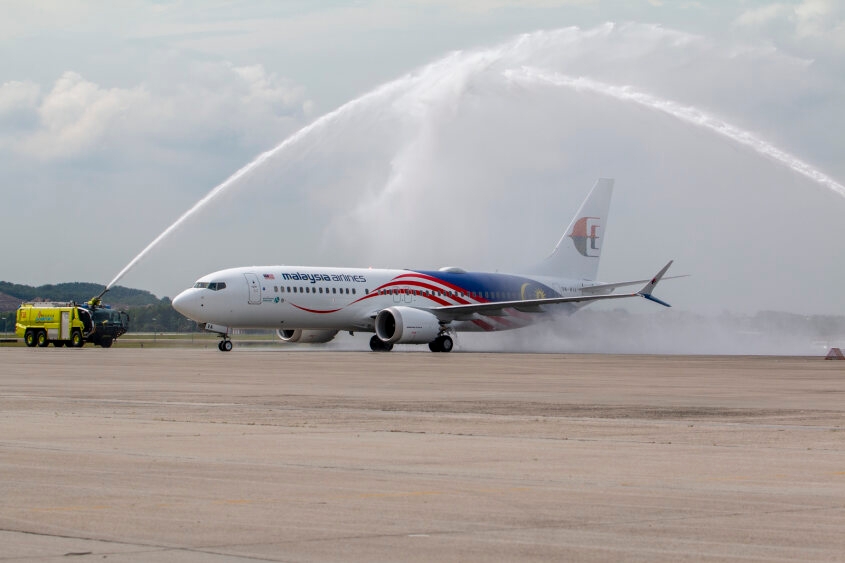 Malaysia Airlines 737-8