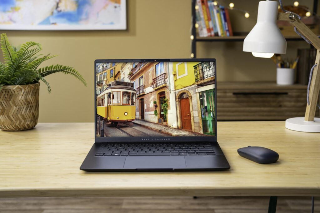 ASUS-Vivobook-S14-Campaign-Photo-3