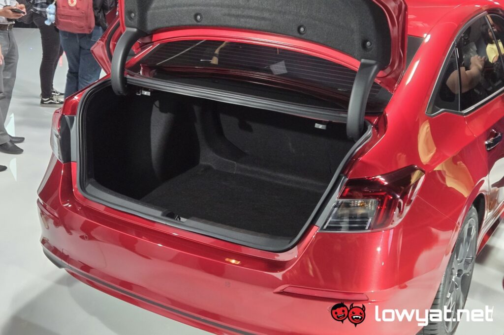 Honda Civic eHEV RS 2025 boot space