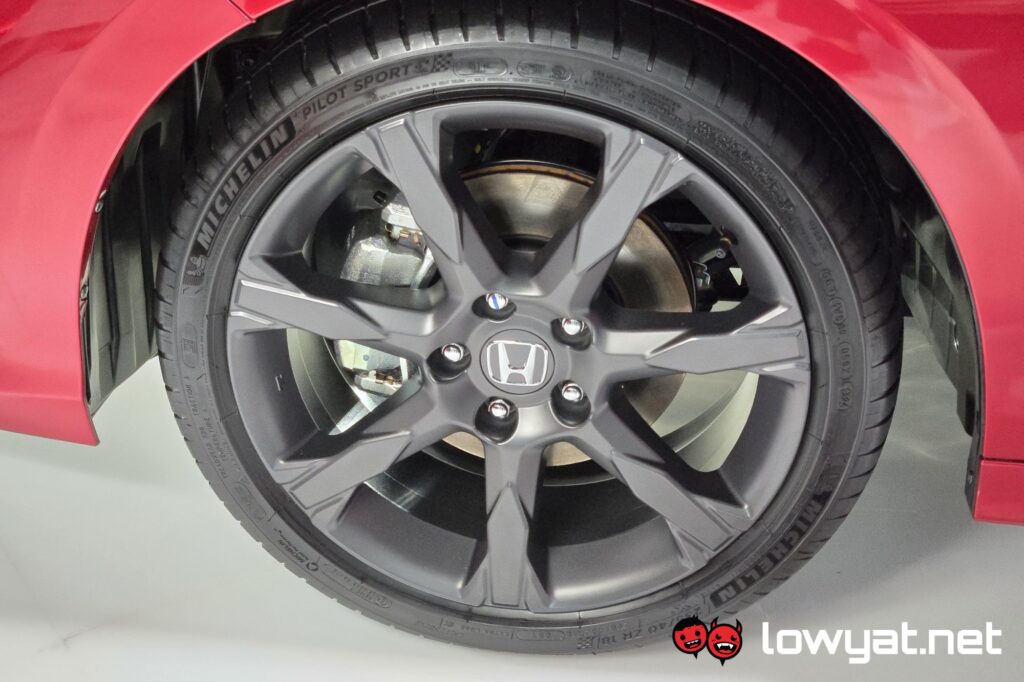 Honda Civic eHEV RS 2025 wheel