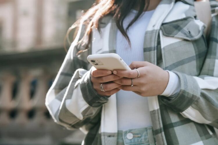 police check smartphone